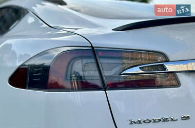 Лифтбек Tesla Model S 2015 в 