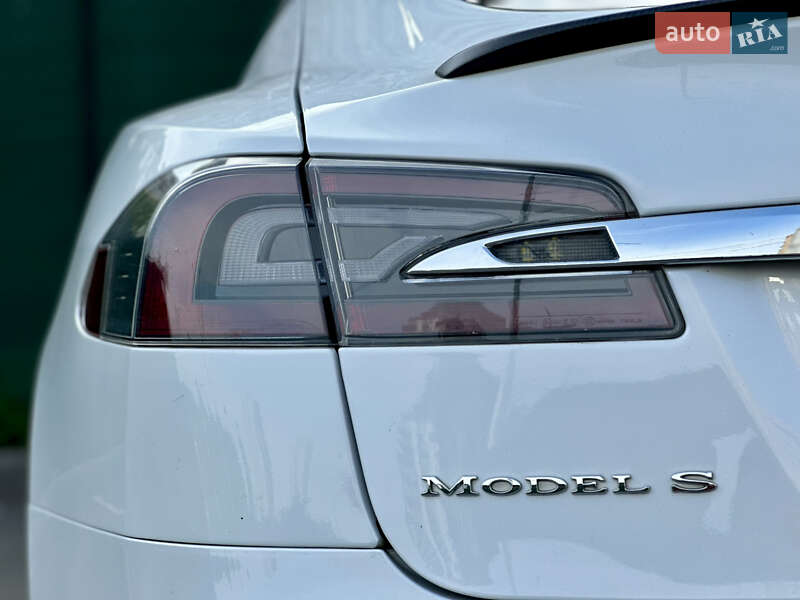 Лифтбек Tesla Model S 2015 в Киеве