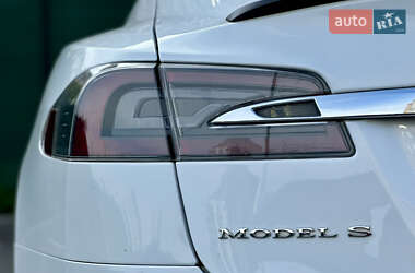Лифтбек Tesla Model S 2015 в 