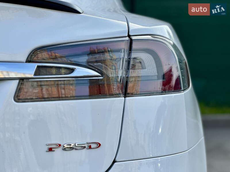 Лифтбек Tesla Model S 2015 в Киеве