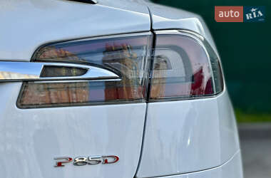 Лифтбек Tesla Model S 2015 в 