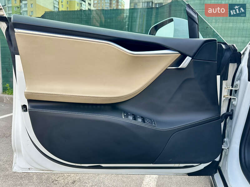 Лифтбек Tesla Model S 2015 в Киеве