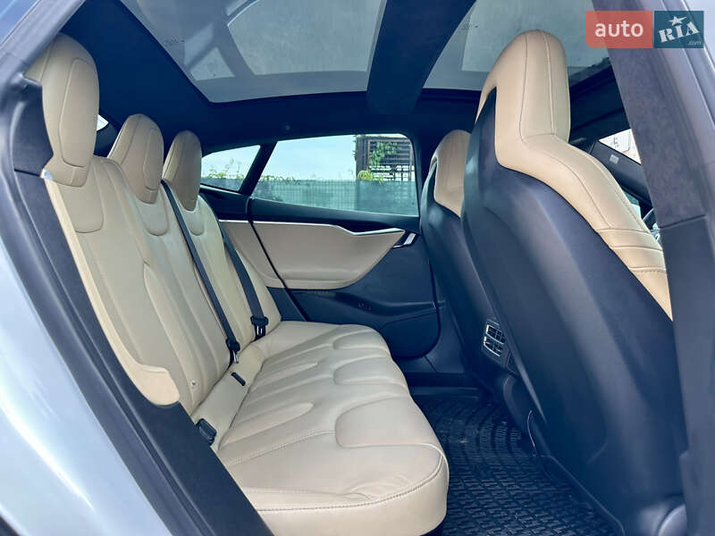 Лифтбек Tesla Model S 2015 в Киеве