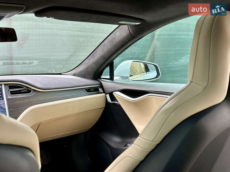 Лифтбек Tesla Model S 2015 в Киеве