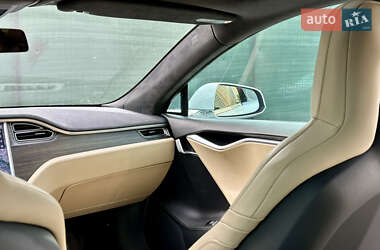 Лифтбек Tesla Model S 2015 в 