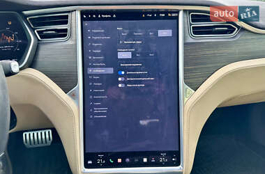 Лифтбек Tesla Model S 2015 в 