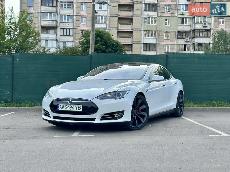 Лифтбек Tesla Model S 2015 в Киеве