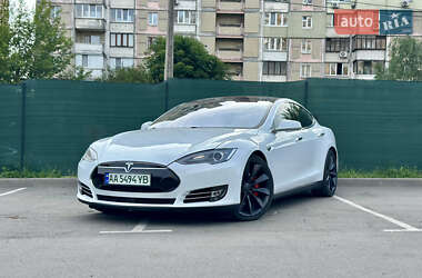 Лифтбек Tesla Model S 2015 в 