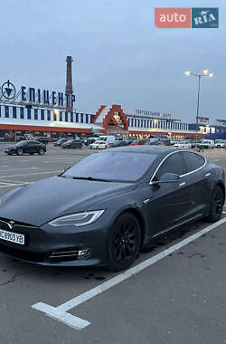 Лифтбек Tesla Model S 2016 в 