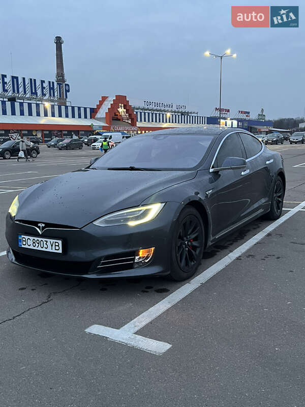 Ліфтбек Tesla Model S 2016 в Львові