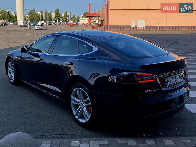 Лифтбек Tesla Model S 2015 в Киеве
