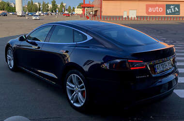 Лифтбек Tesla Model S 2015 в 