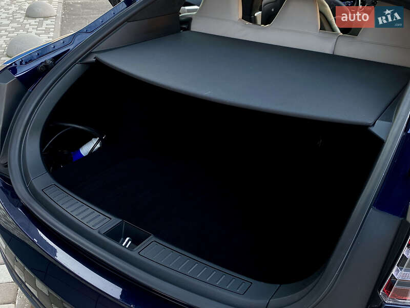 Лифтбек Tesla Model S 2015 в Киеве