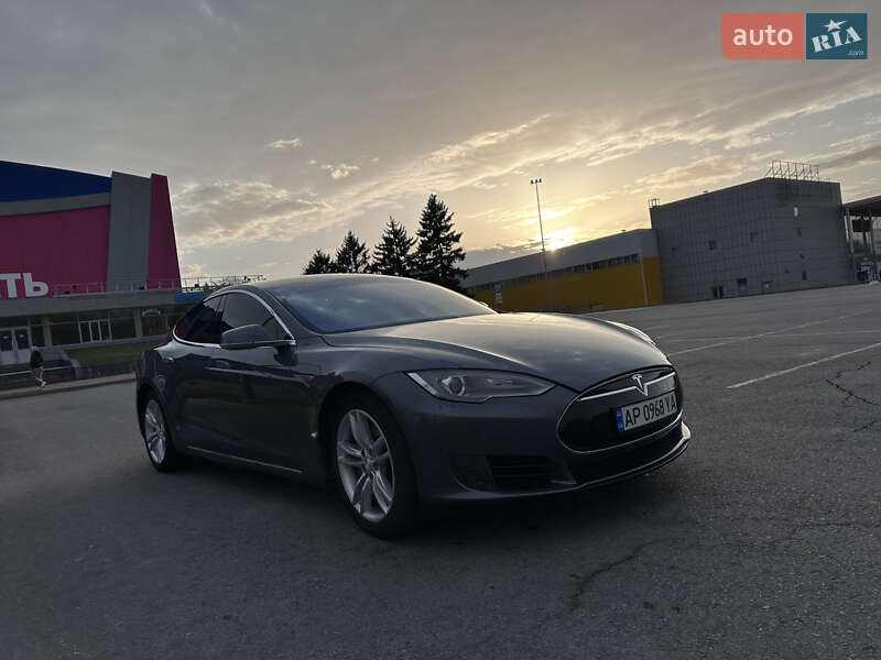 Ліфтбек Tesla Model S 2013 в Запоріжжі