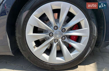 Лифтбек Tesla Model S 2013 в 