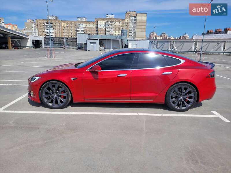 Лифтбек Tesla Model S 2018 в Киеве