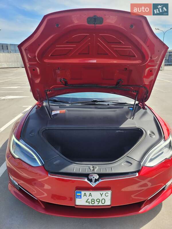Лифтбек Tesla Model S 2018 в Киеве
