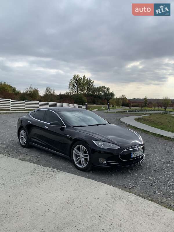 Ліфтбек Tesla Model S 2015 в Львові