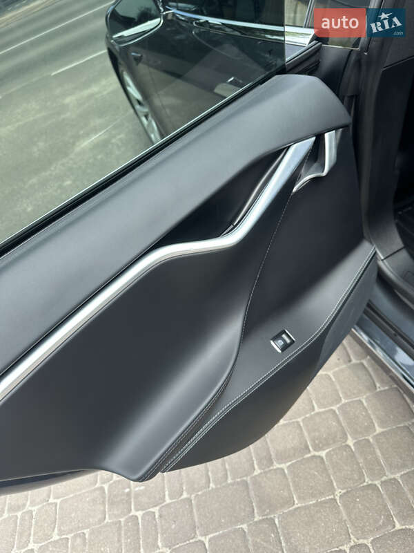 Лифтбек Tesla Model S 2018 в Киеве фото 10 Лифтбек Tesla Model S 2018 в Киеве