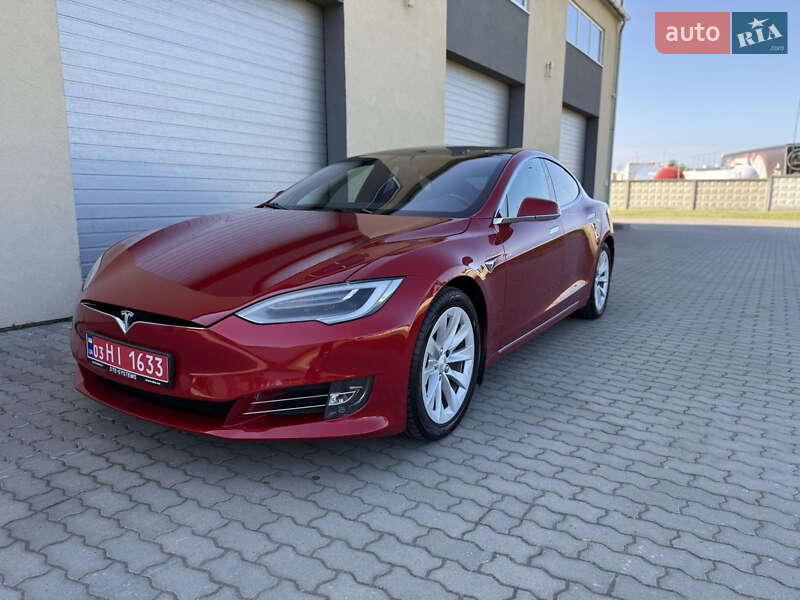 Лифтбек Tesla Model S 2017 в Радехове