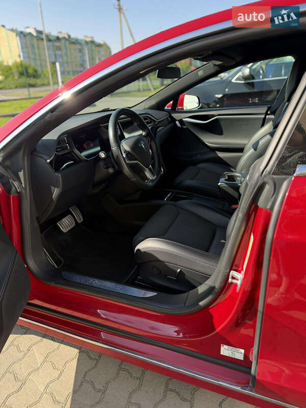 Лифтбек Tesla Model S 2017 в Радехове