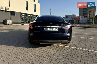 Лифтбек Tesla Model S 2013 в 