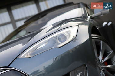 Лифтбек Tesla Model S 2014 в 