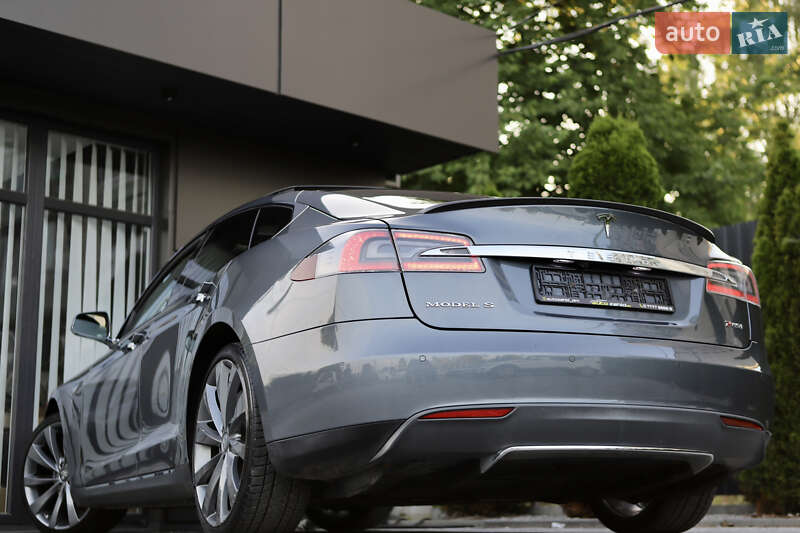 Лифтбек Tesla Model S 2014 в Дрогобыче