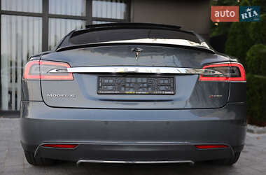 Лифтбек Tesla Model S 2014 в 