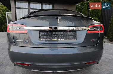 Лифтбек Tesla Model S 2014 в 
