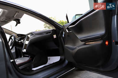 Лифтбек Tesla Model S 2014 в 