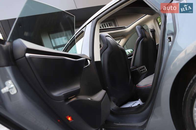 Лифтбек Tesla Model S 2014 в Дрогобыче