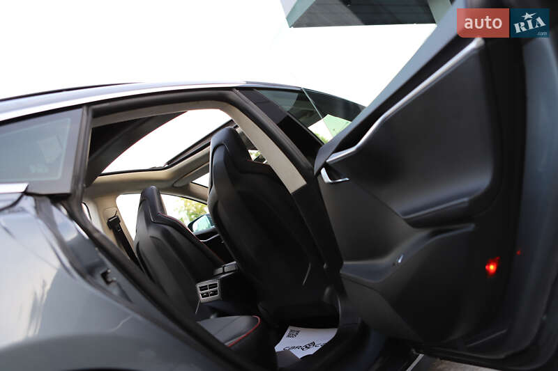 Лифтбек Tesla Model S 2014 в Дрогобыче