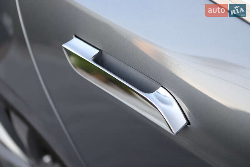 Лифтбек Tesla Model S 2014 в Дрогобыче
