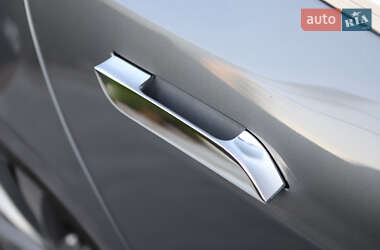 Лифтбек Tesla Model S 2014 в 