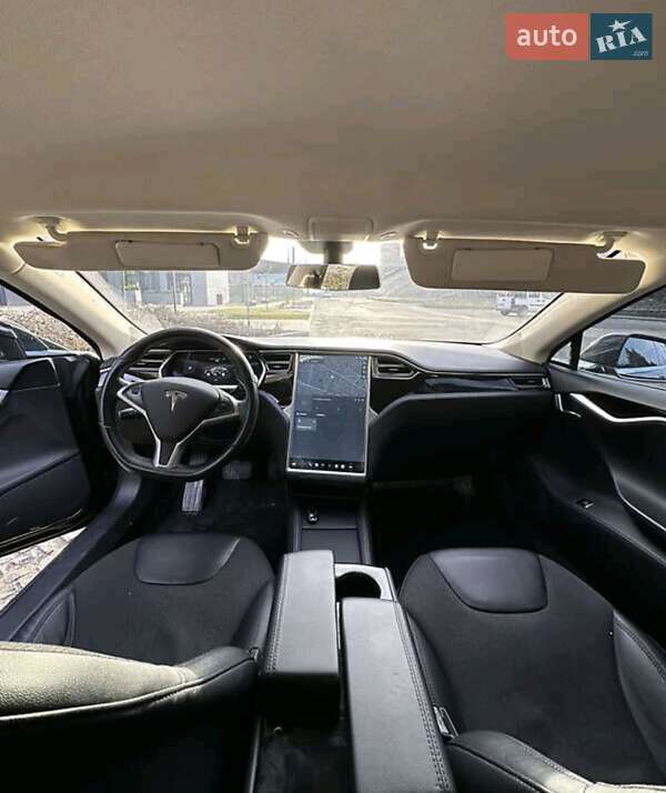 Лифтбек Tesla Model S 2014 в Львове