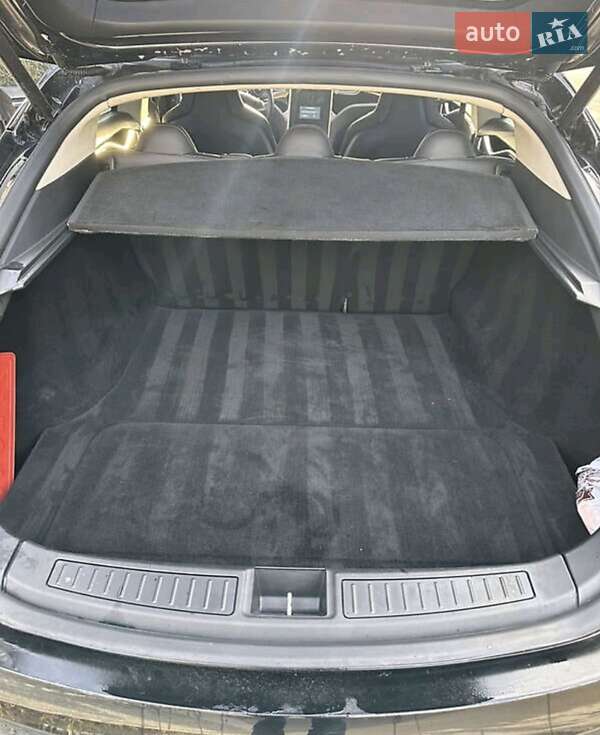 Лифтбек Tesla Model S 2014 в Львове