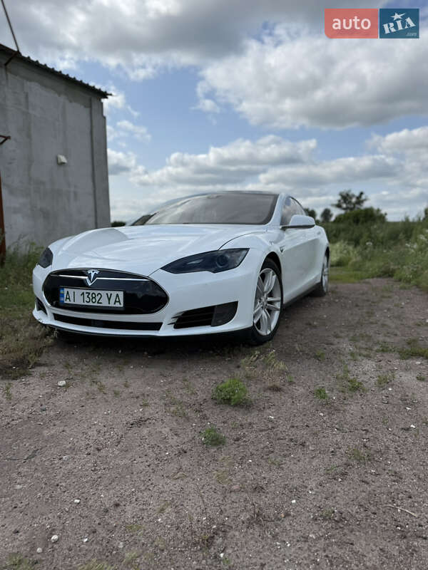 Ліфтбек Tesla Model S 2015 в Фастові