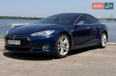 Ліфтбек Tesla Model S 2015 в 