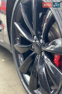 Лифтбек Tesla Model S 2015 в 