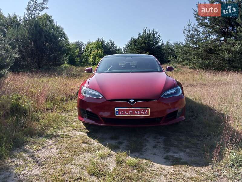 Лифтбек Tesla Model S 2016 в Новояворовске