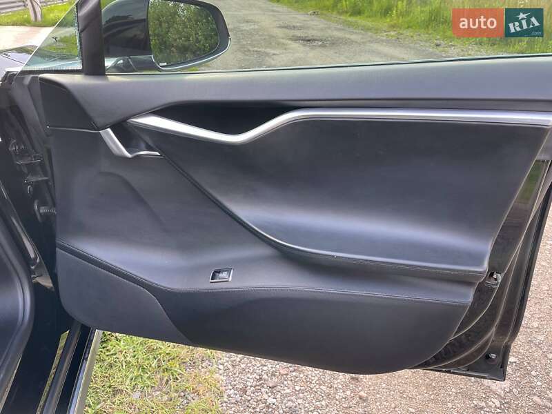 Лифтбек Tesla Model S 2013 в Киеве фото 16 Лифтбек Tesla Model S 2013 в Киеве