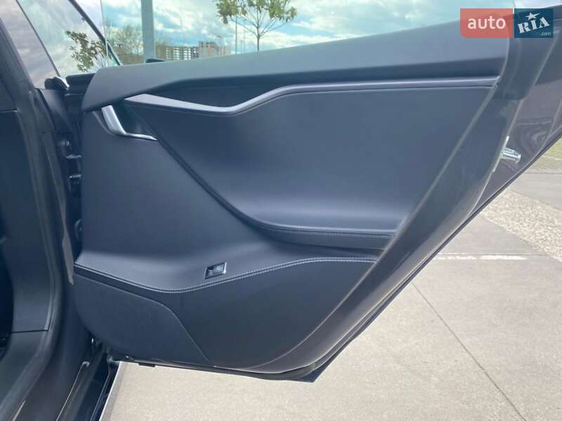 Ліфтбек Tesla Model S 2018 в Києві