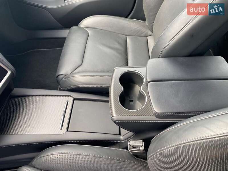 Ліфтбек Tesla Model S 2018 в Києві