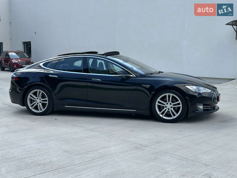 Лифтбек Tesla Model S 2013 в Луцке