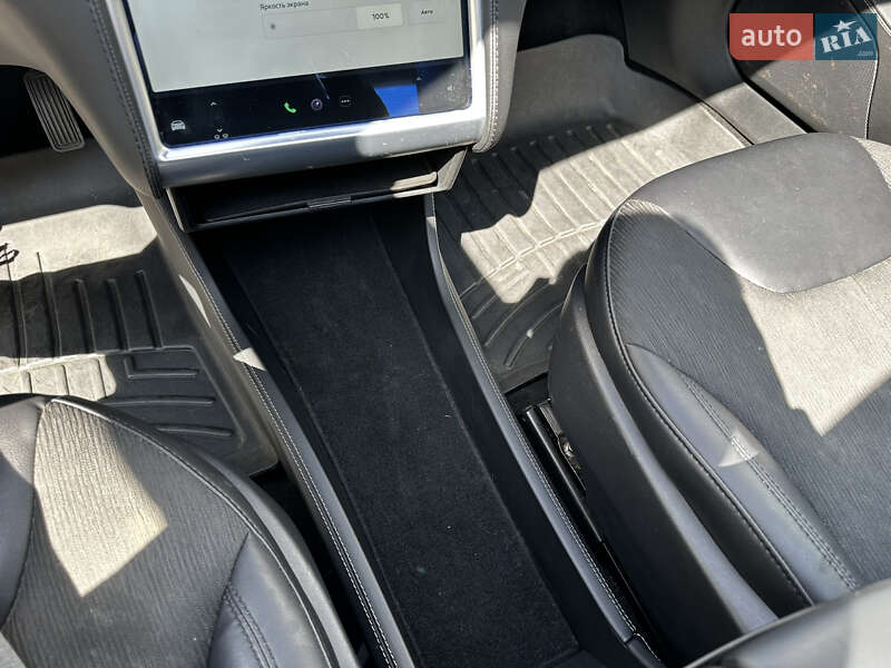 Лифтбек Tesla Model S 2013 в Луцке