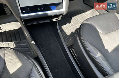 Лифтбек Tesla Model S 2013 в 