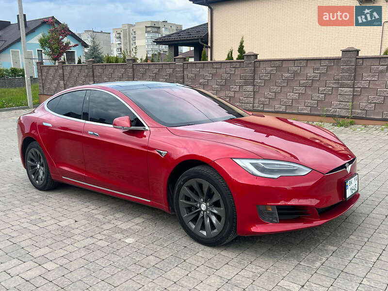 Лифтбек Tesla Model S 2017 в Ровно