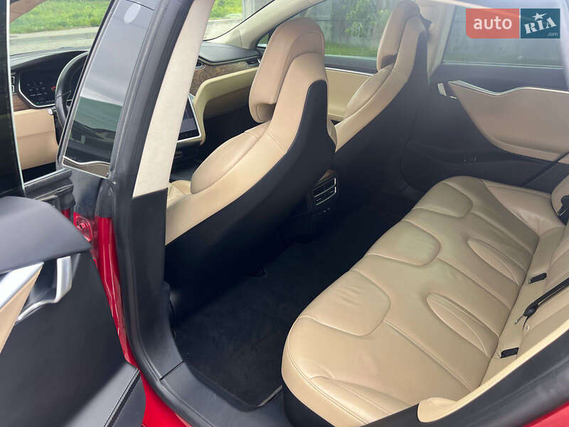 Лифтбек Tesla Model S 2017 в Ровно