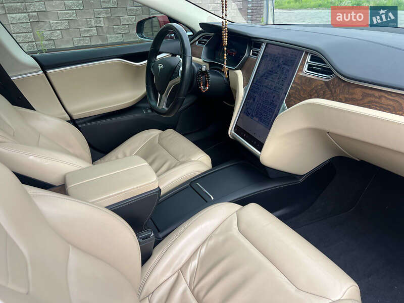 Лифтбек Tesla Model S 2017 в Ровно